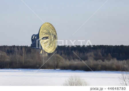 big space antenna / landscape big telescope antenna in the field big space antenna / landscape big telescope antenna in the field 44648780