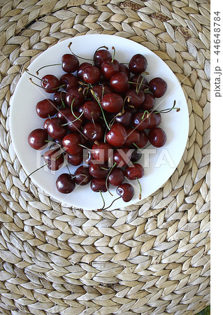 plate with cherry background / beautiful bright background fresh cherry cherries, juicy fruit 44648784