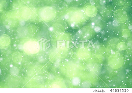Green background bokeh blurred glare rain 44652530