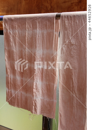 桜の落ち葉で染めた手ぬぐい 桜の落ち葉で染めた手ぬぐい 44652916