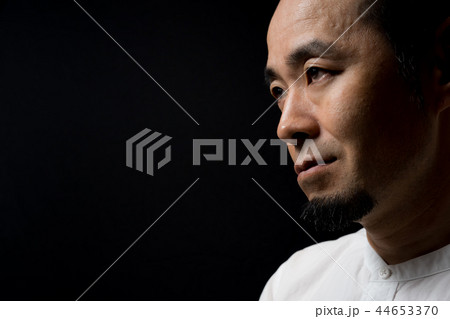 ミドル男性　悪人　悪党 44653370