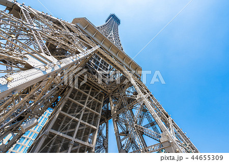Beautiful eiffel tower landmark of parisian hotel and resort in macau city Beautiful eiffel tower landmark of parisian hotel and resort in macau city 44655309