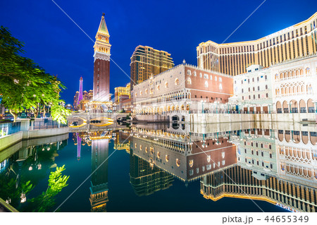 Beautiful architecture building of venetian and other hotel resort and casino Beautiful architecture building of venetian and other hotel resort and casino 44655349