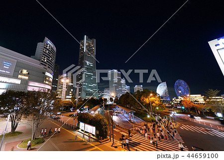 日本の横浜都市景観 桜木町駅前からみなとみらい21の街並みを望む 日本の横浜都市景観 桜木町駅前からみなとみらい21の街並みを望む 44659100