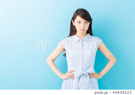 怒る女性の写真素材