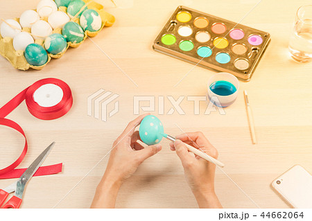 Happy easter, women is painting the easter eggs Happy easter, women is painting the easter eggs 44662064