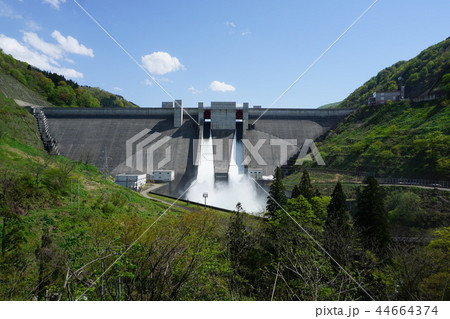 月山ダムの放流 月山ダムの放流 44664374