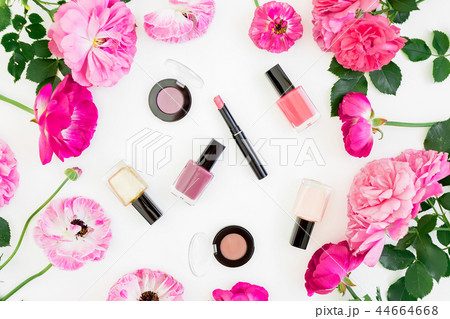 Beauty concept made of pink flowers bouquet Beauty concept made of pink flowers bouquet 44664668