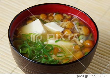 なめこ味噌汁 44665658