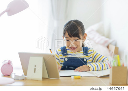 女の子 学習 44667065