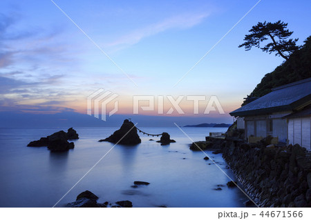 三重県・夜明けの夫婦岩 44671566