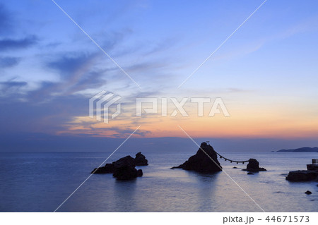 三重県・夜明けの夫婦岩 44671573