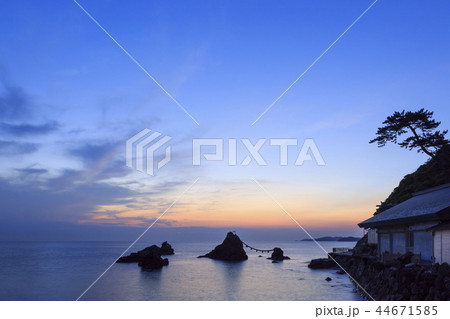 三重県・夜明けの夫婦岩 44671585