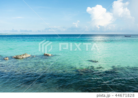 Stone In Green Sea With Wave 44671828