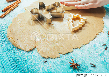 metal molds on dough men tree a wooden background metal molds on dough men tree a wooden background 44673785