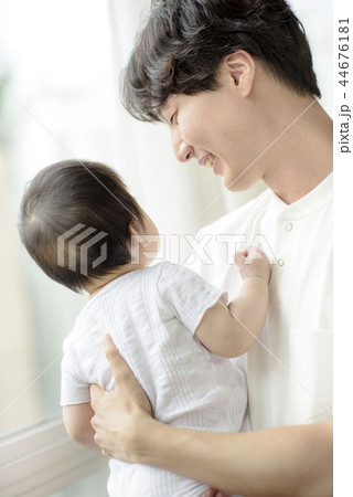 赤ちゃん お父さん 父 44676181