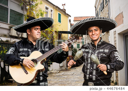 Mexican musicians mariachi  44676484