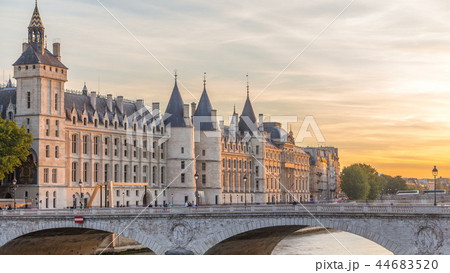 Dramatic sunset over river Seine and Conciergerie timelapse in Paris, France 44683520