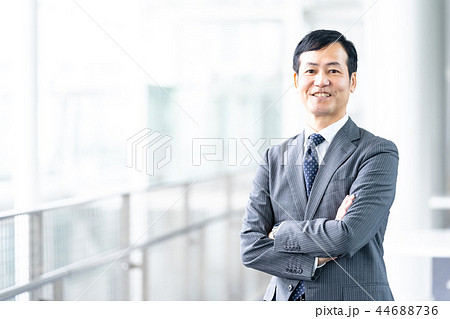 男性会社員　ミドルのビジネスマン　 44688736
