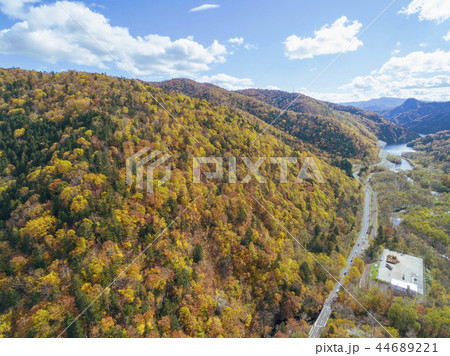 定山渓レークラインの紅葉(空撮) 定山渓レークラインの紅葉(空撮) 44689221
