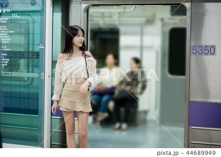 韓国人 地下鉄 電車 44689949