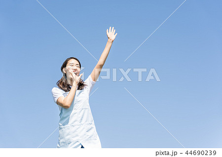大声で叫ぶ女性 大声で叫ぶ女性 44690239