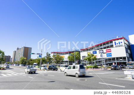 名古屋市港区都市風景　港区役所前交差点　ららぽーと名古屋みなとアクルス 44690328