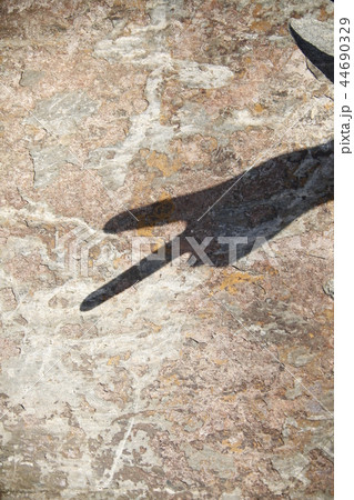 Finger shadow Finger shadow 44690329