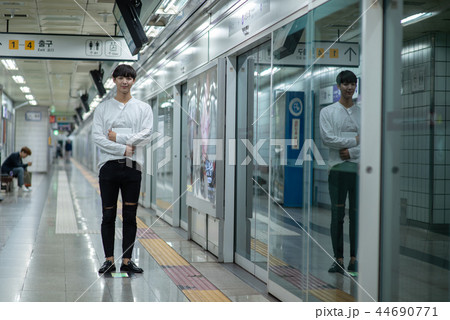 若い男 若い男性 韓国人 44690771