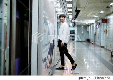 若い男 若い男性 韓国人 44690778