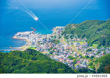 【千葉県】鋸山日本寺の山頂展望台から望む金谷港 【千葉県】鋸山日本寺の山頂展望台から望む金谷港 44691068