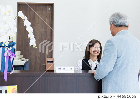 若い女性、受付、病院、フロント 44691658