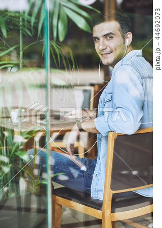 Man at cafe table 44692073