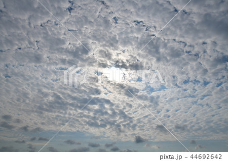いろいろなお天気の空の背景素材 44692642