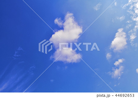 いろいろなお天気の空の背景素材 44692653
