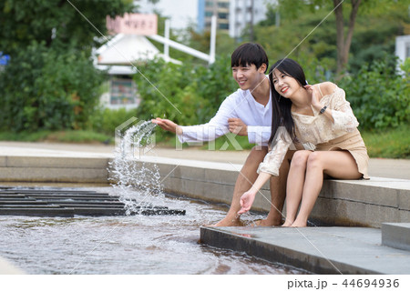 カップル デート 韓国人 44694936