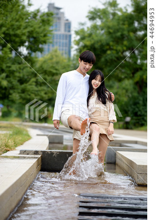 カップル デート 韓国人 44694953