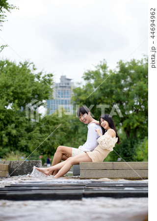 カップル デート 韓国人 44694962