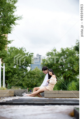 カップル デート 韓国人 44694963