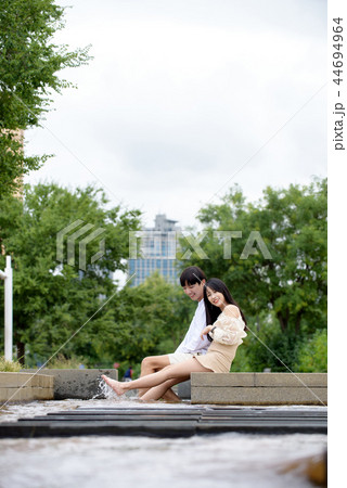 カップル デート 韓国人 44694964