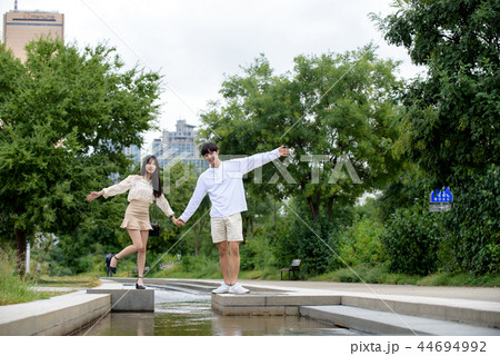 カップル デート 韓国人 44694992