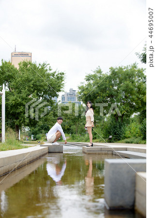 カップル デート 韓国人 44695007