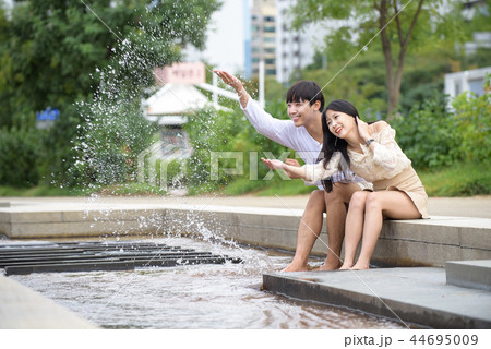 カップル デート 韓国人 44695009