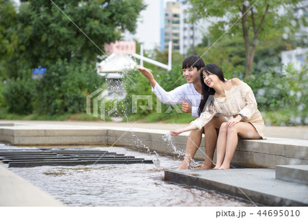 カップル デート 韓国人 44695010