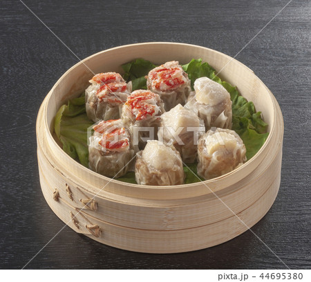 タラバガニとホタテのシュウマイ タラバガニとホタテのシュウマイ 44695380