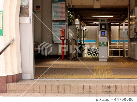 相模線倉見駅の改札口(1) 44700086