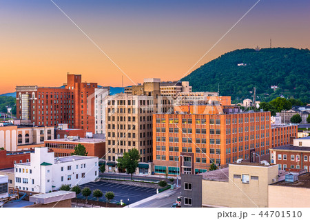 Roanoke, Virginia, USA Downtown 44701510