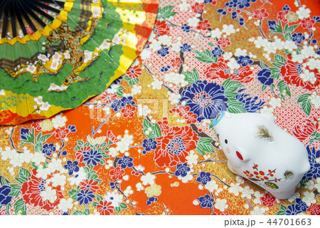 正月イメージ 干支　猪 扇子 44701663