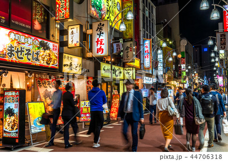 《東京都》新橋・飲み屋街 《東京都》新橋・飲み屋街 44706318