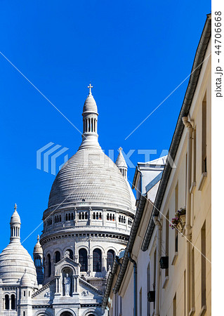 View of the Sacre-Coeur basilica in Paris, France 44706668